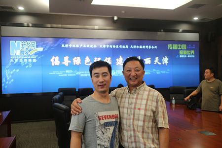 宜美康領導和現場參會人員合影